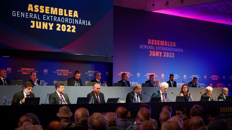 Laporta aconsegueix els calers per anivellar els números en un brillant discurs