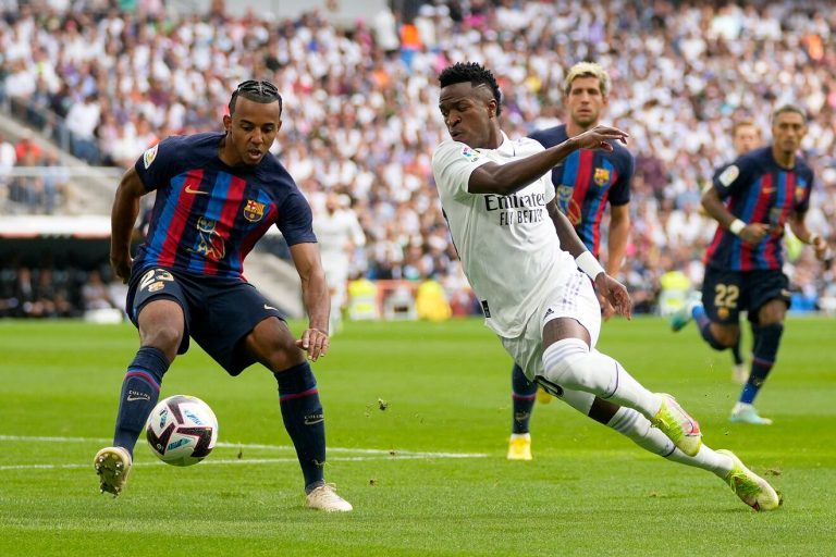 Dominant més i amb més arribades el Barça (3-1) no pot contrarrestar l’eficàcia del Madrid