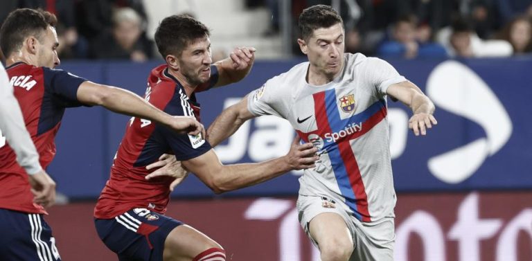El Barça amb deu homes es refà (1-2) d’un mal inici a Pamplona