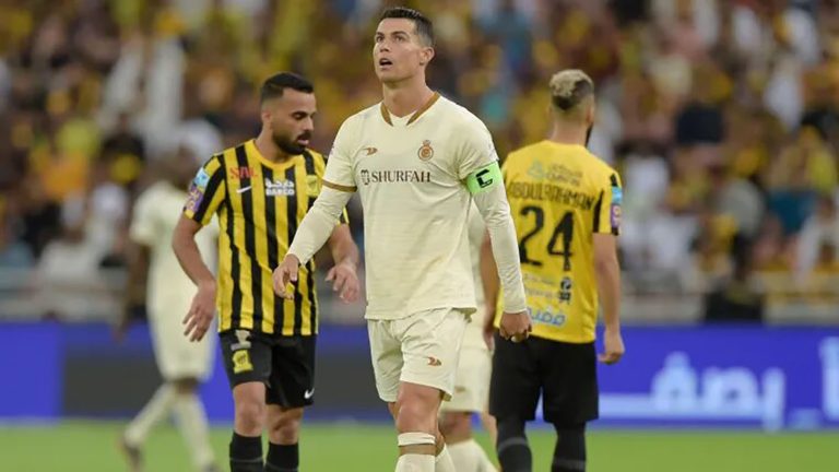 [VÍDEO] Cristiano desesperat amb el públic saudita que li crida “Messi, Messi”